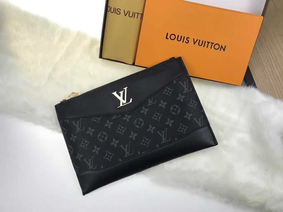 Ví Cầm Tay Louis Vuitton Chain Clutch