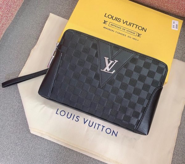 Ví-cầm-tay-cao-cấp-Louis-Vuitton-khóa-số-LKM371