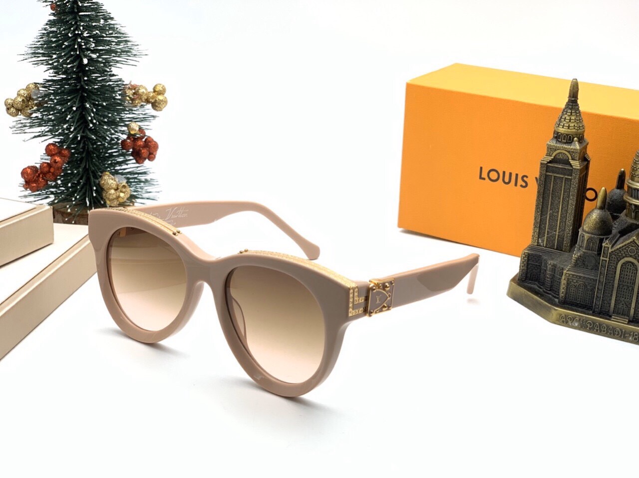 Cách Phân Biệt Kính Louis Vuitton Chính Hãng Và Hàng Giả