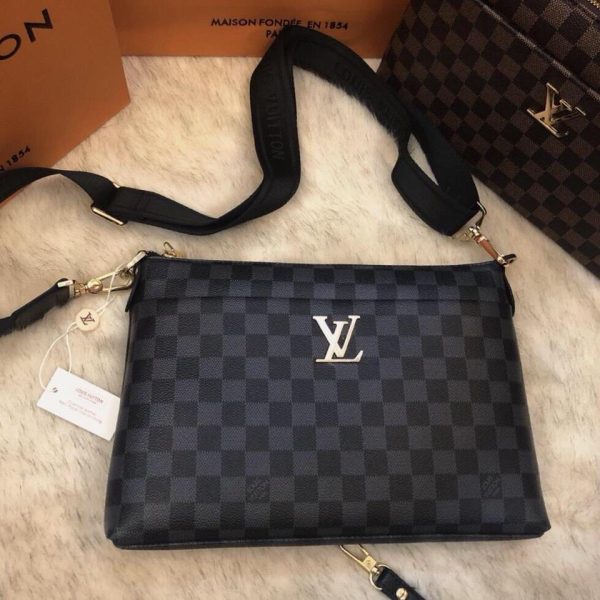 Túi đeo chéo cho nam hiệu Louis Vuitton