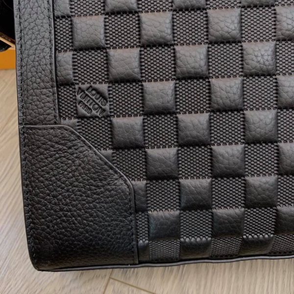Túi đựng ipad da bò hiệu Louis Vuitton