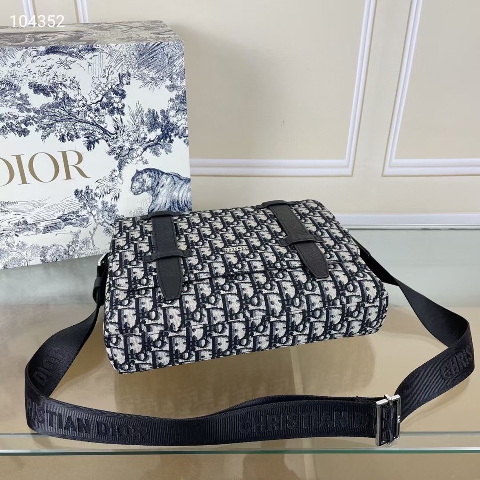 Túi xách  Túi đeo chéo Louis Vuitton  Nam  TXTT32  Trường Trần Store