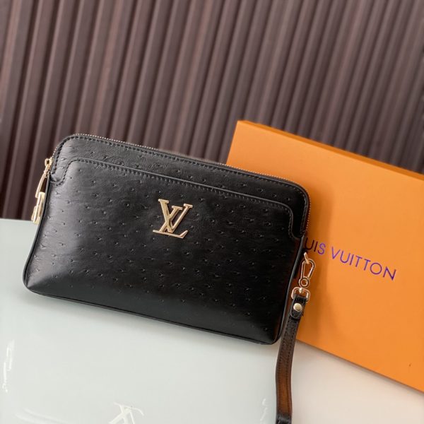 vi-da-cam-tay-da-da-dieu--den-Louis-Vuitton