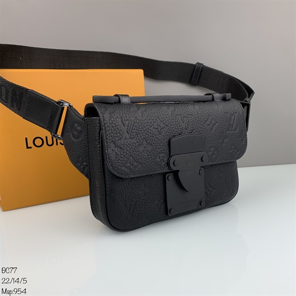 Túi đeo chéo Louis Vuitton đen là một item không thể thiếu cho bất kỳ tín đồ thời trang nào. Ảnh của chúng sẽ khiến cho bạn cảm nhận được sự duyên dáng và sang trọng của chiếc túi này, đồng thời cũng làm tôn lên phong cách thời trang đầy sành điệu của bạn.