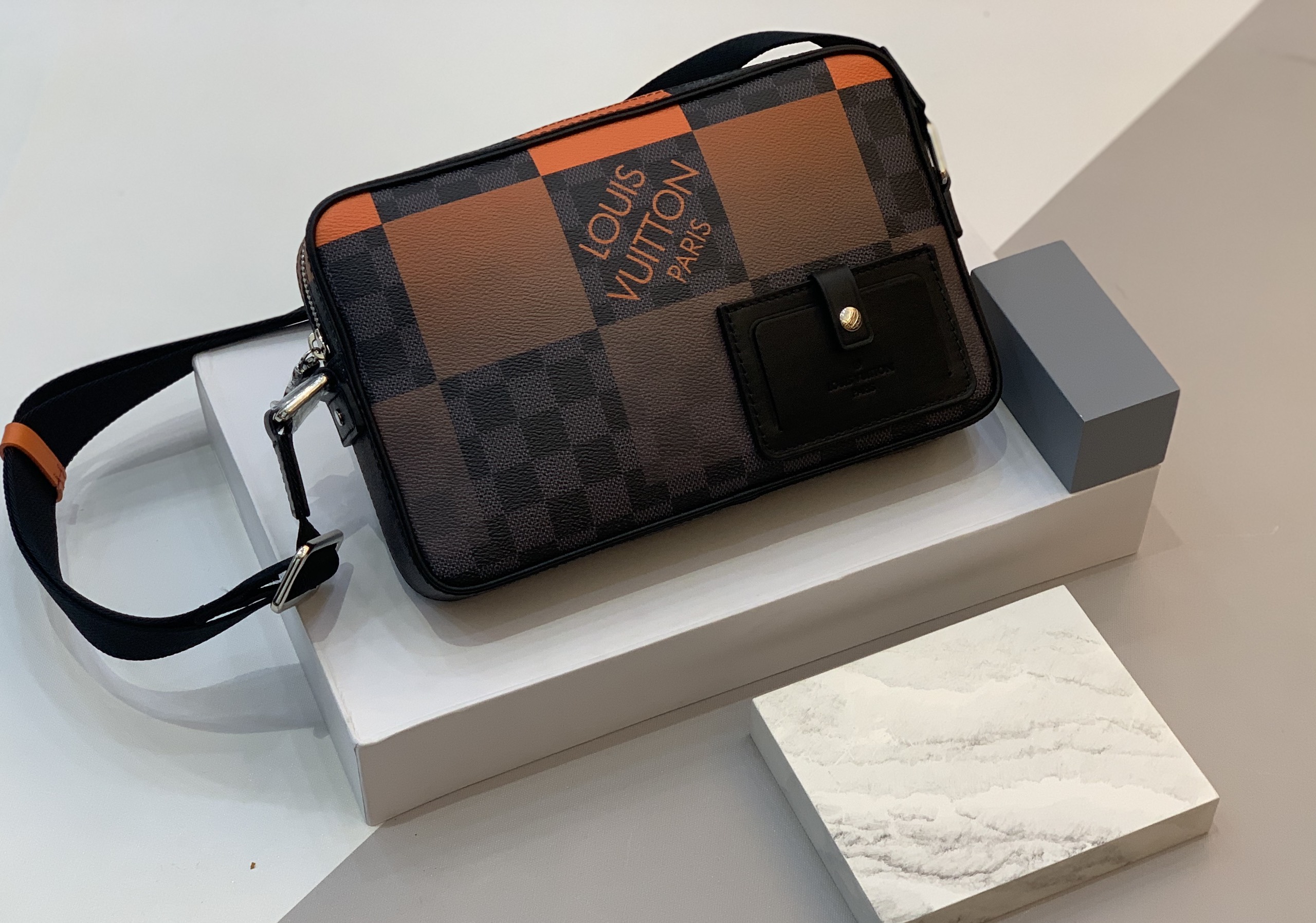 Túi đeo vai nam Louis Vuitton 2 màu lựa chọn TDCLV007  97Luxury